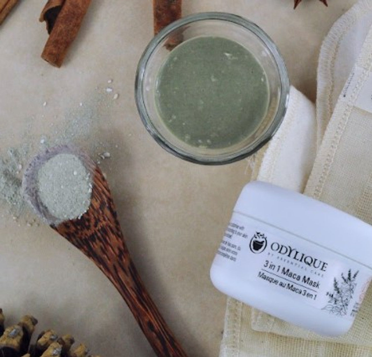 Odylique 3-in-1 maca-naamio